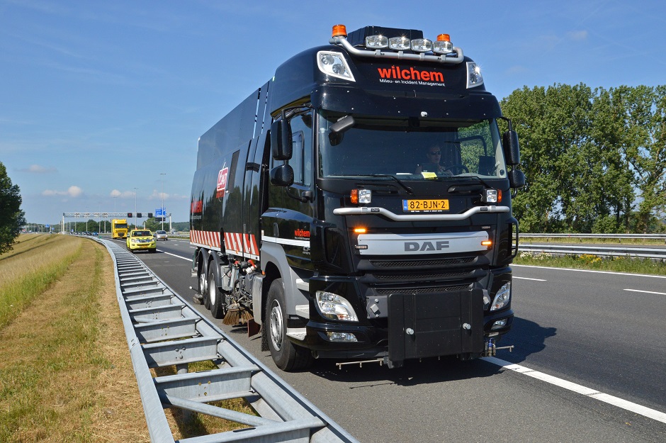 DAF CF Truck van Wilchem aan het werk op de snelweg