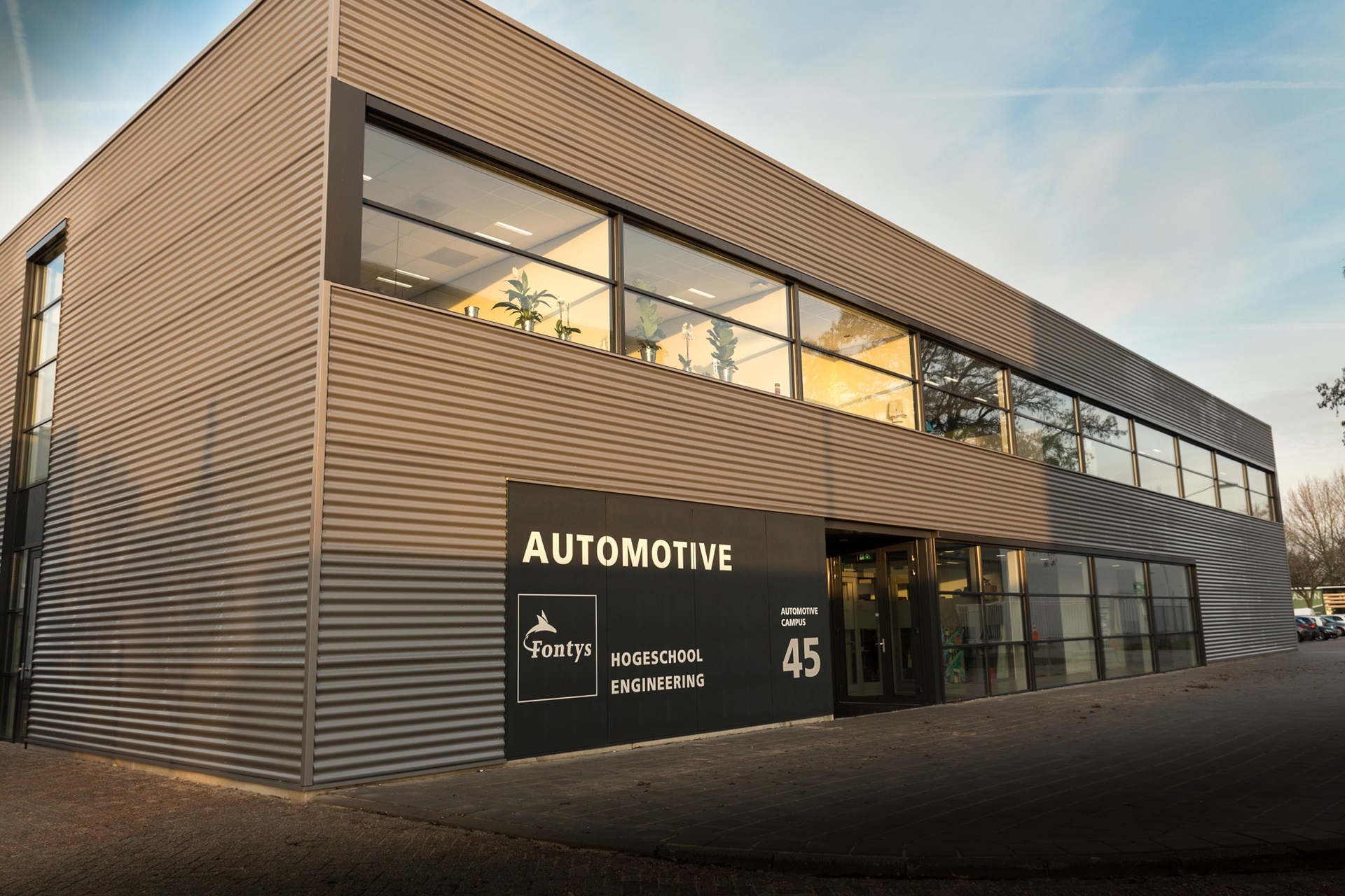 Nieuw-pand-Fontys-DAF-Academy-op-Automotive-Campus