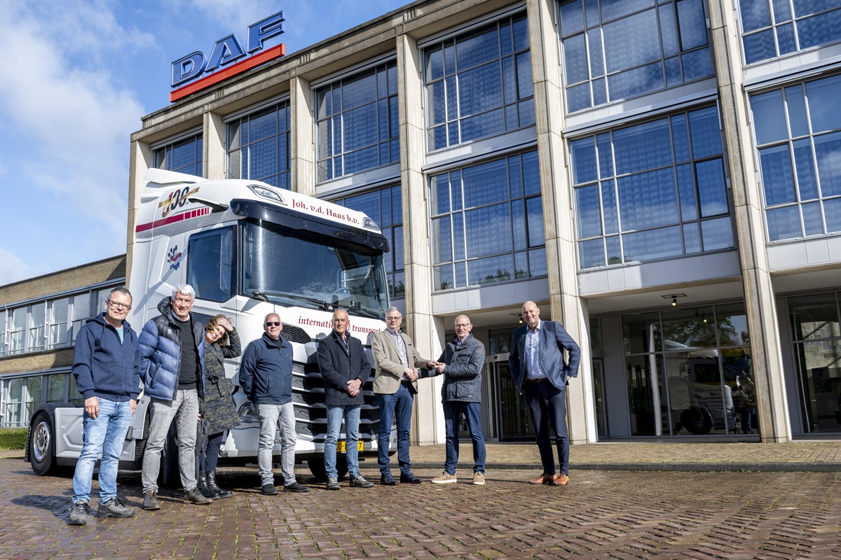 100ste DAF voor JOH. van der Haas B.V.