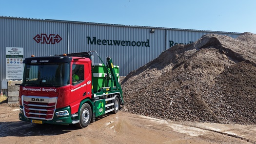 1-DAF-XD-270E-FA-Meeuwenoord
