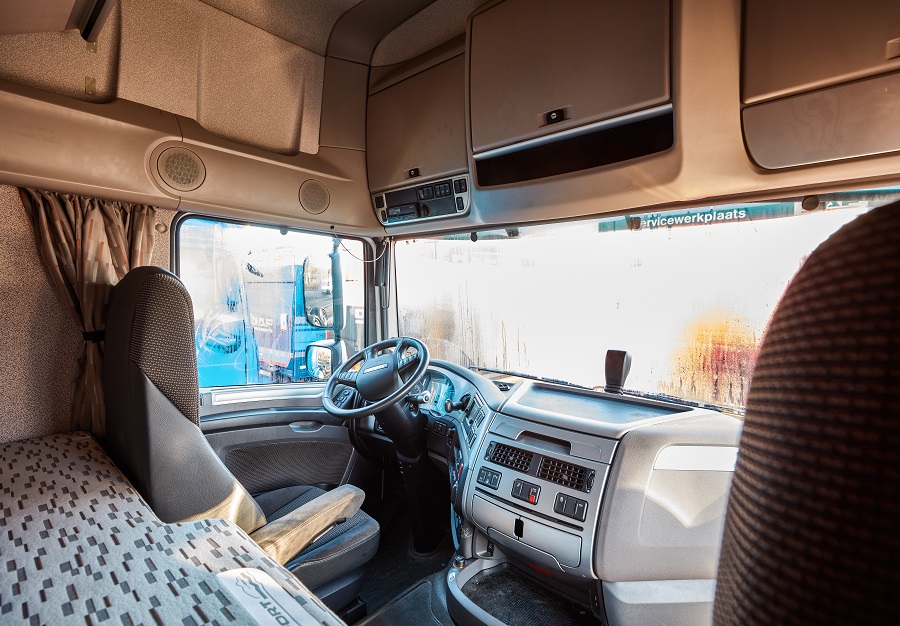 Cabine-vrachtwagen-schoonmaken-Foto-1