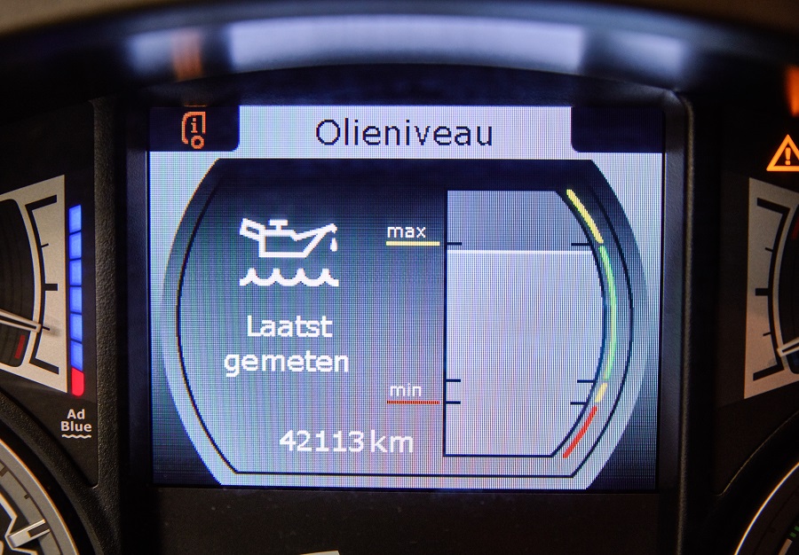 Oliepeil-vrachtwagen-controleren-Foto-1