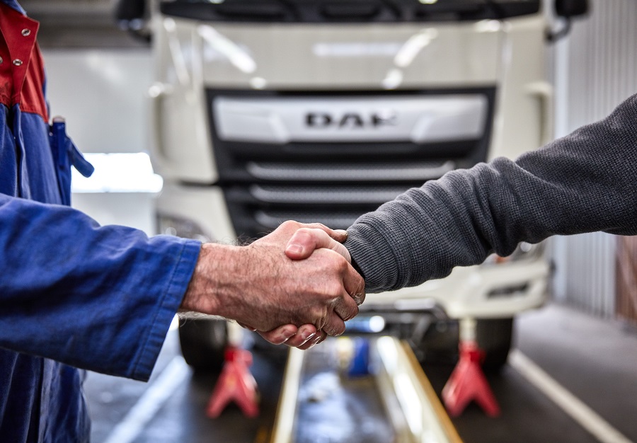 Truck-ophalen-voor-onderhoud-Foto-1