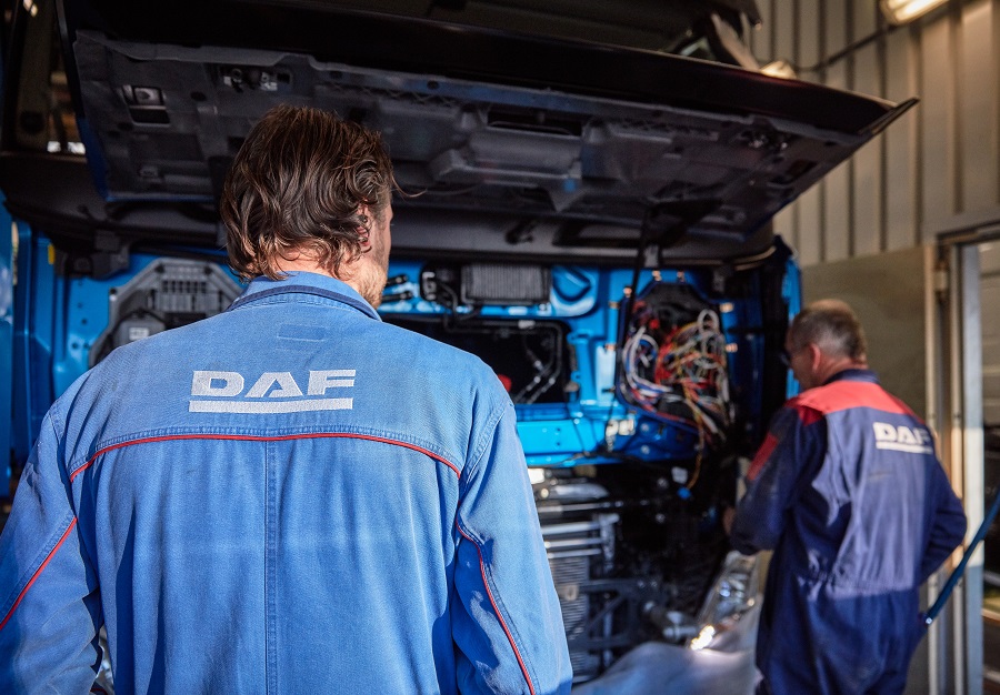 Truck-ophalen-voor-onderhoud-Foto-2
