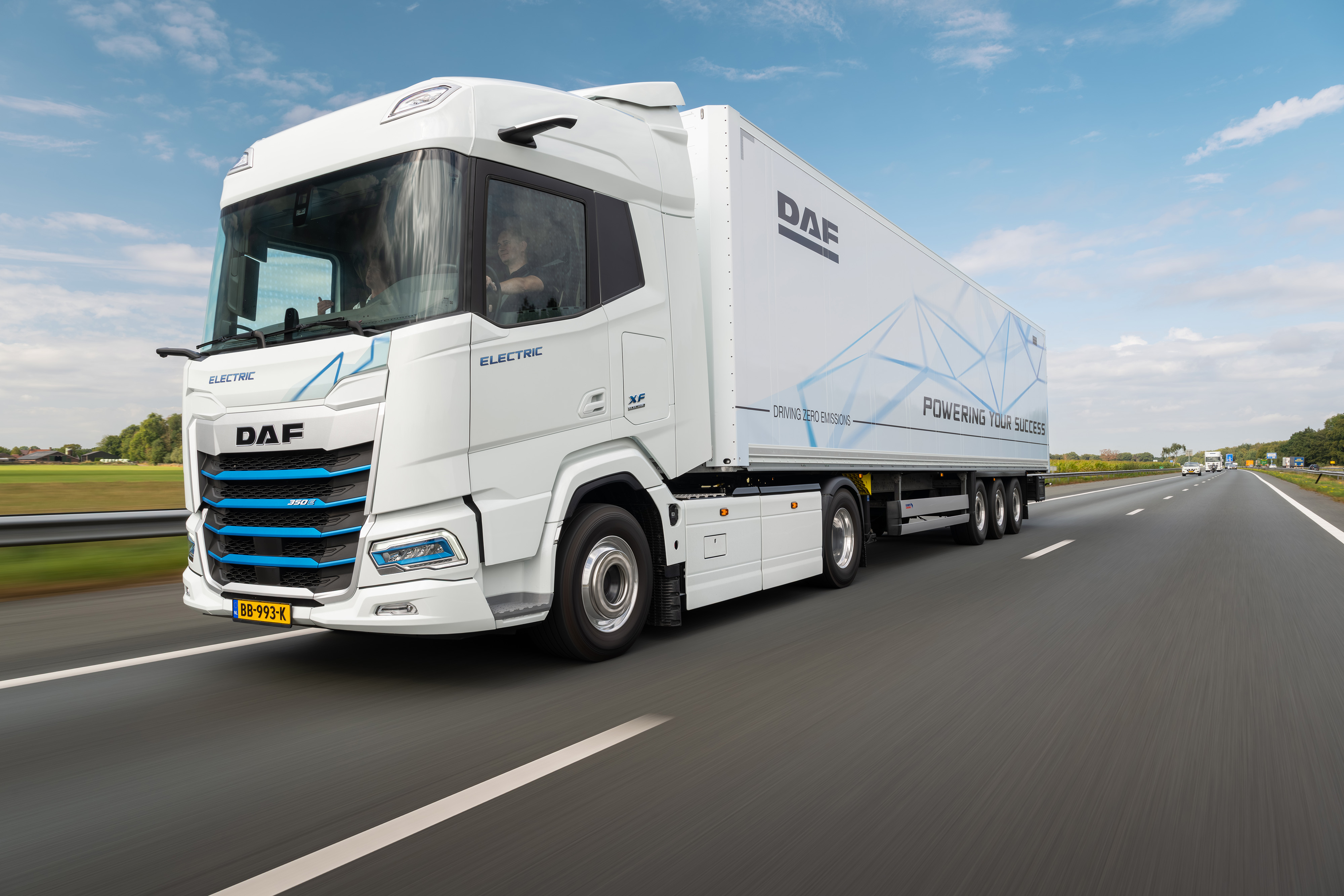 DAF XF Electric bekroond tot ‘Eco-Friendly Truck of the Year’ - DAF ...