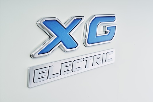 27-DAF-XG-Electric-Badge
